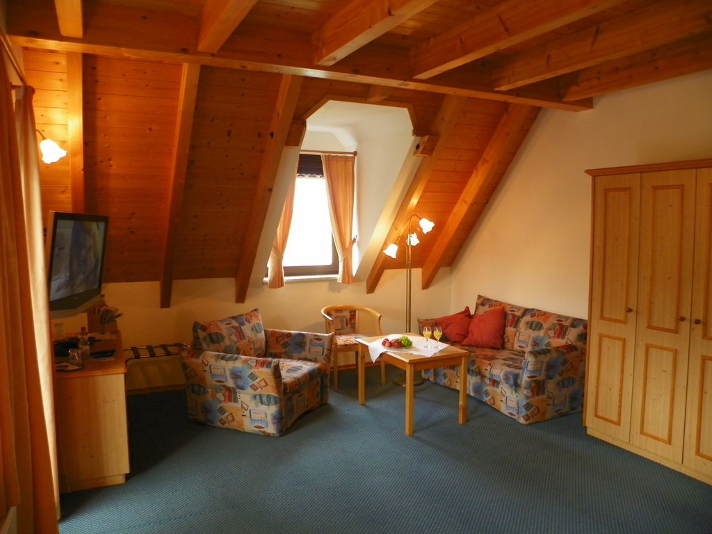 Familienzimmer Mauritius mit Holzbalkendach